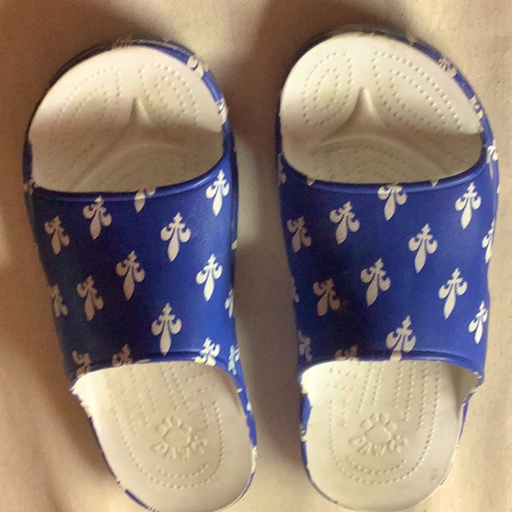 Mens Dawgs sliders size 11